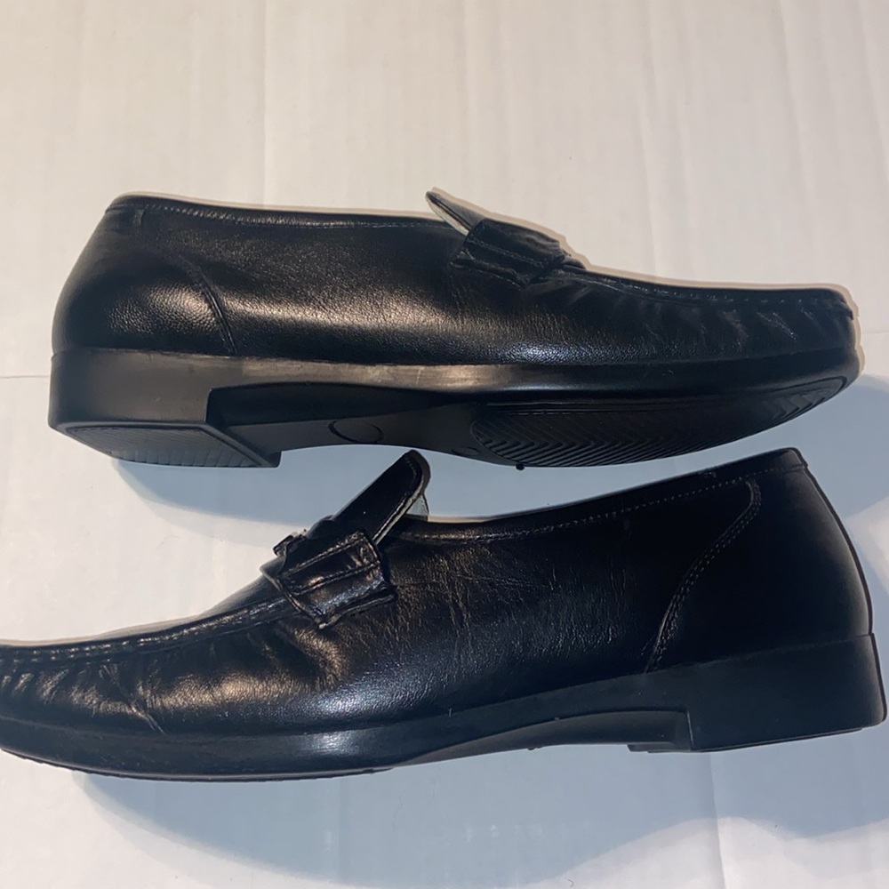 Black leather loafers by Deer Stags comfort footwear size 10M
